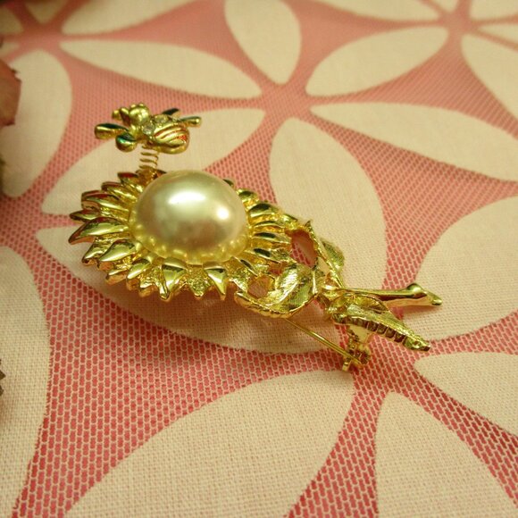 VINTAGE Flower Bee TREMBLER Brooch ~Flower Insect Rhinestone PearlJiggler Brooch - Picture 12 of 15